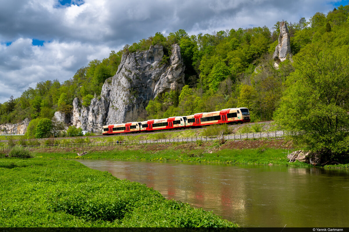 Am 23.05.2021 ist Hzl 650 634-8, 650 641-3 und 650 635-5 mit dem Freizeit Express obere Donau und konnte hier bei Inzigkofen aufgenommen werden.