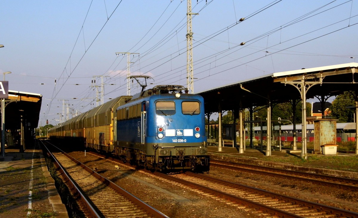 Am 23.08.2015 kam die 140 038-0 von der Press aus Richtung Magdeburg nach Stendal und fuhr weiter in Richtung Wittenberge .