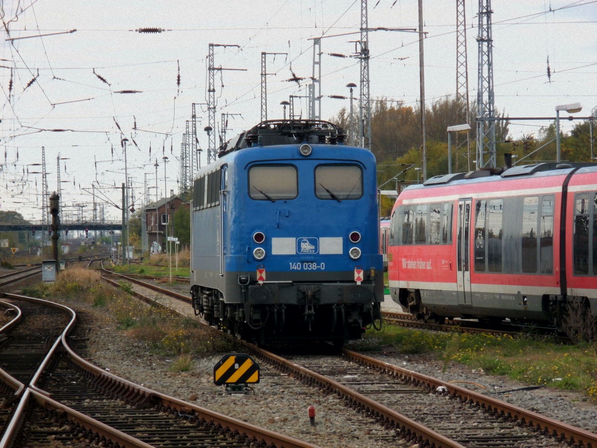 Am 23.10.2013 stand 140 038 in Stendal abgestellt. Gegen 15:00 Uhr fuhr sie Lz in Richtung Wittenberge davon.