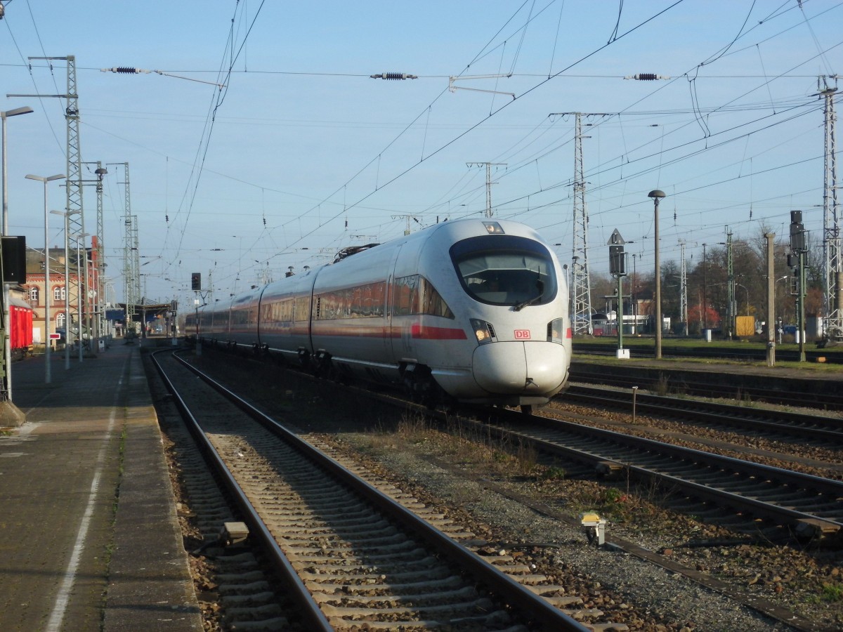 Am 23.11.2014 kam ICE 411 027/527 als 1193 durch Stendal.