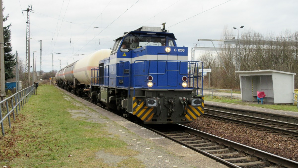 am 23.12.14 kam eine G 1206 der Infra Leuna mit einem Kesselwagenzug durch den Hp Lehndorf Richtung Gera