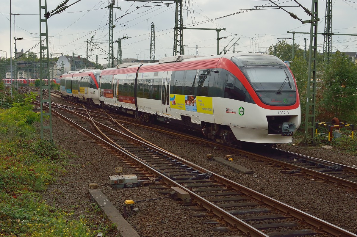 Am 23.9.2013 verlsst gerade diese Regiobahndoppeleinheit Dsseldorf Hbf in Richtung Endstation Kaarster See.