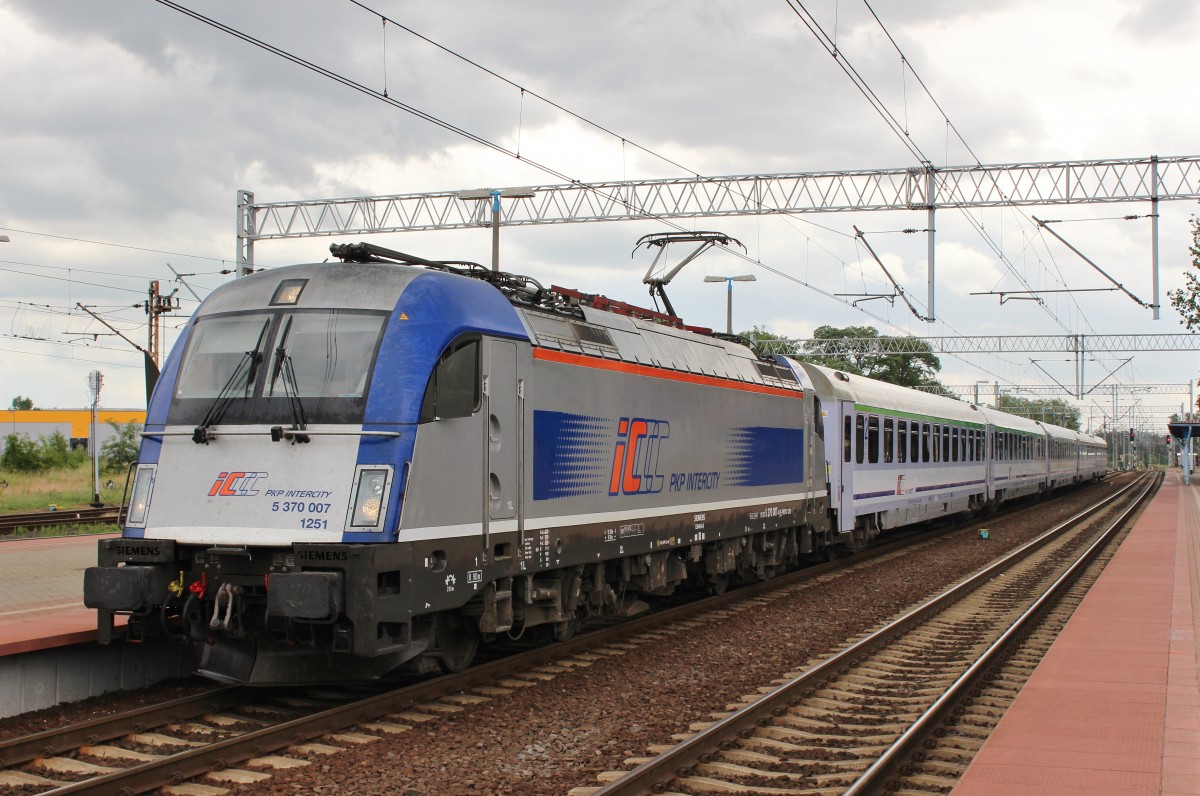 Am 23.Juni 2013 legte 5 370 007 mit ihrem EC des  Berlin-Gydnia-Express  in Rzepin einen kurzen Halt ein.