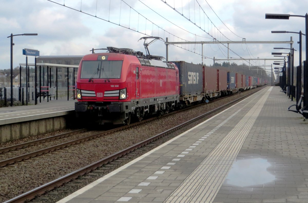 Am 24 Jänner 2021 durchfahrt 193 339 mit ein KLV Tilburg-Reeshof.