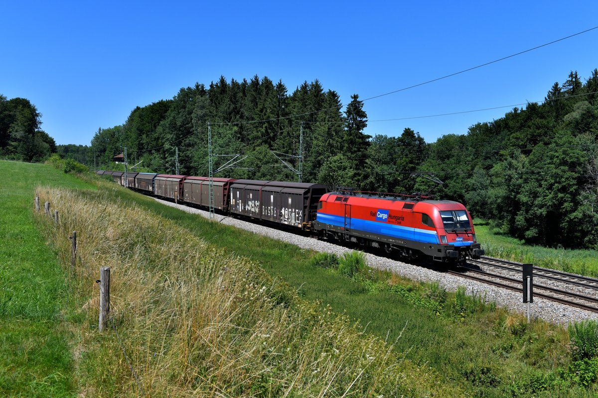 Am 24. Juli 2019 wurde der GA 47123 von Ingolstadt nach Györ aufgrund einer Baustelle bei Wernstein an der Passauerbahn über Salzburg umgeleitet. Geführt wurde die auch als Audi-Zug bekannte Leistung vom letzten verbliebenen  Hochwasser-Taurus  1116.045. Die Aufnahme entstand bei Rückstetten im Berchtesgadener Land.