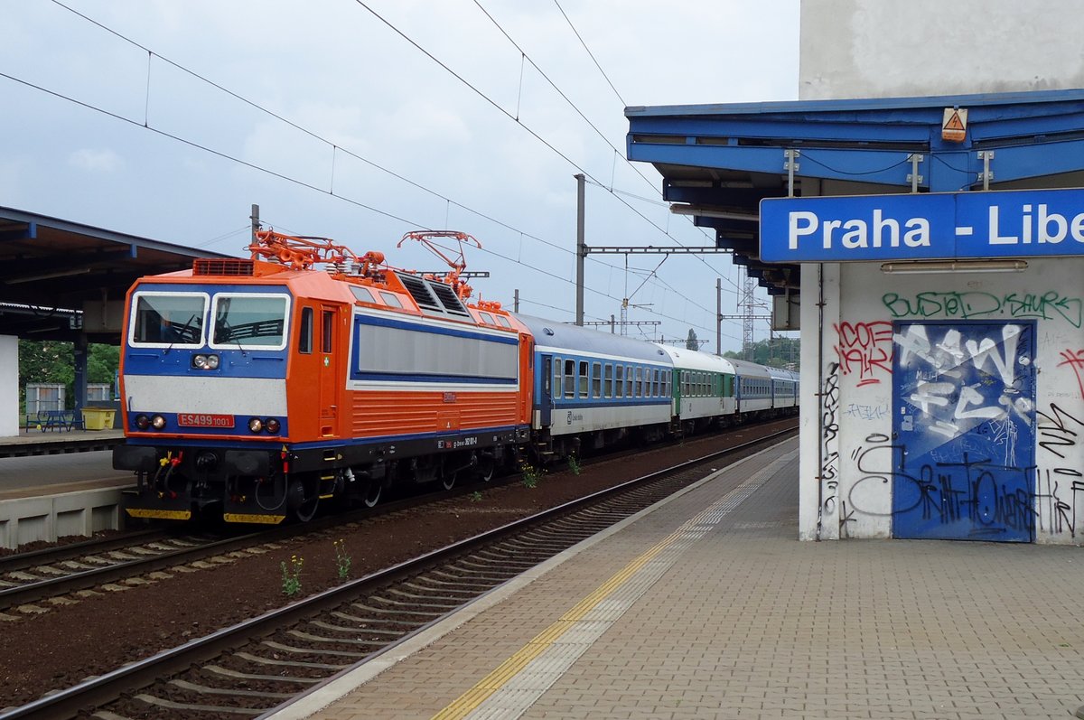 Am 24 Mai 2015 treft ES 499 1001 in Praha-Liben ein.