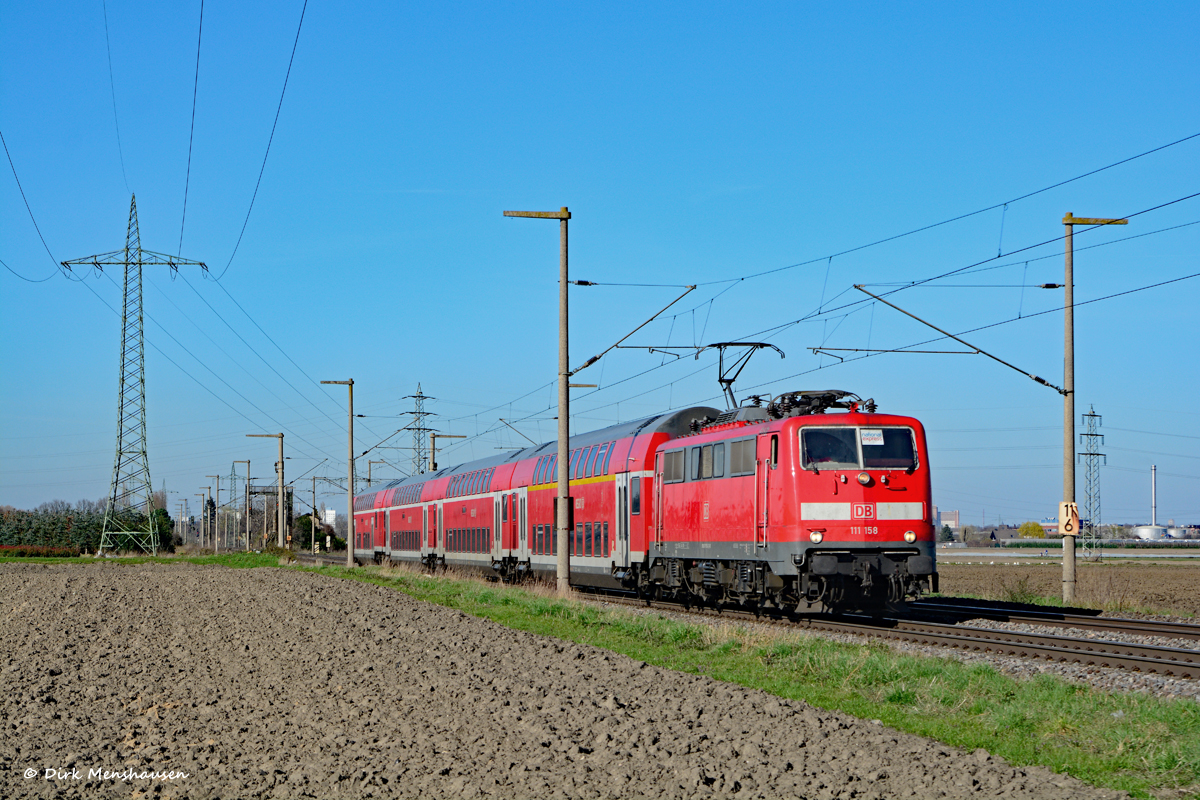 Am 24.03.2019 ist 111 158 auf der linken Rheinstrecke bei Hürth für National Express (NX) in Richtung Bonn HBF unterwegs.