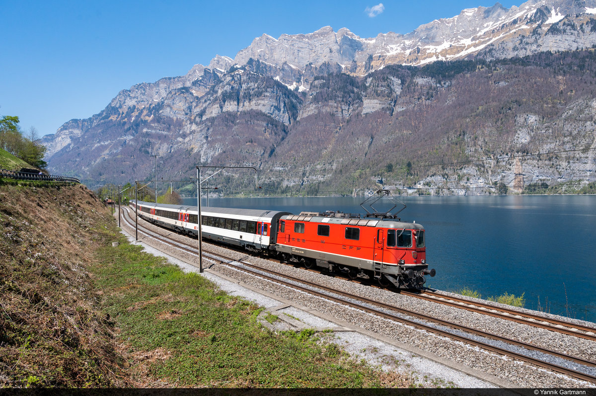 Am 24.04.2021 ist SBB Re 420 149-7 unterwegs als IC3 921 von Zürich nach Chur und konnte hier bei Mols aufgenommen werden.