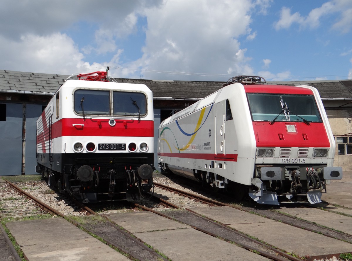 Am 24.05.14 war in Weimar beim TEV 118er Treffen. Zusehen waren auch 243 001 (143 117) und 128 001.