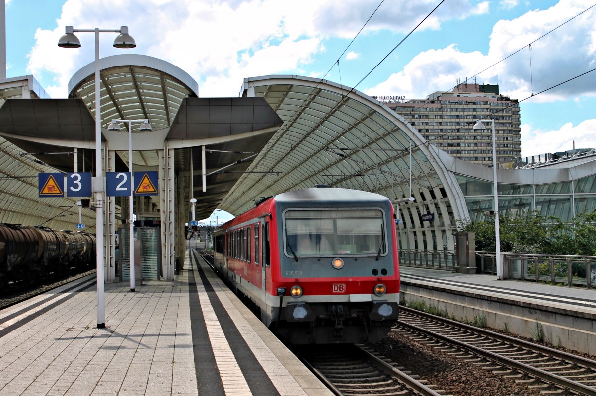 Am 24.05.2014 fuhr 628 905 als Nahverkerhszug nach Mannheim Hbf aus Ludwigshafen (Rhein) Mitte aus.