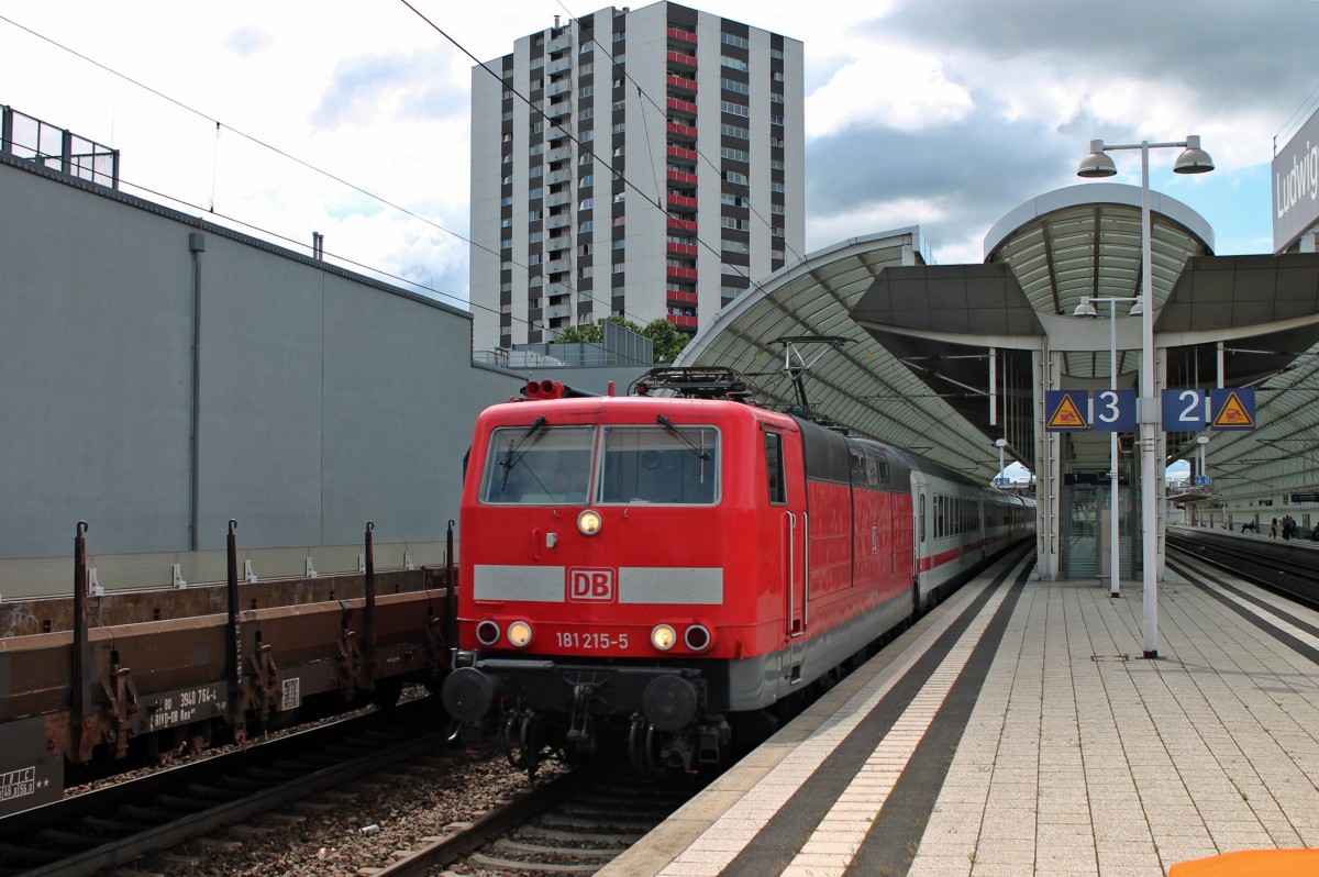 Am 24.05.2014 fuhr die Frankfurter 181 215-5 mit dem IC 2059 (Saarbrücken Hbf - Frankfurt (Main) Hbf) durch Ludwigshafen (Rhein) Mitte in Richtung Mannheim Hbf der Heimat entgegen.