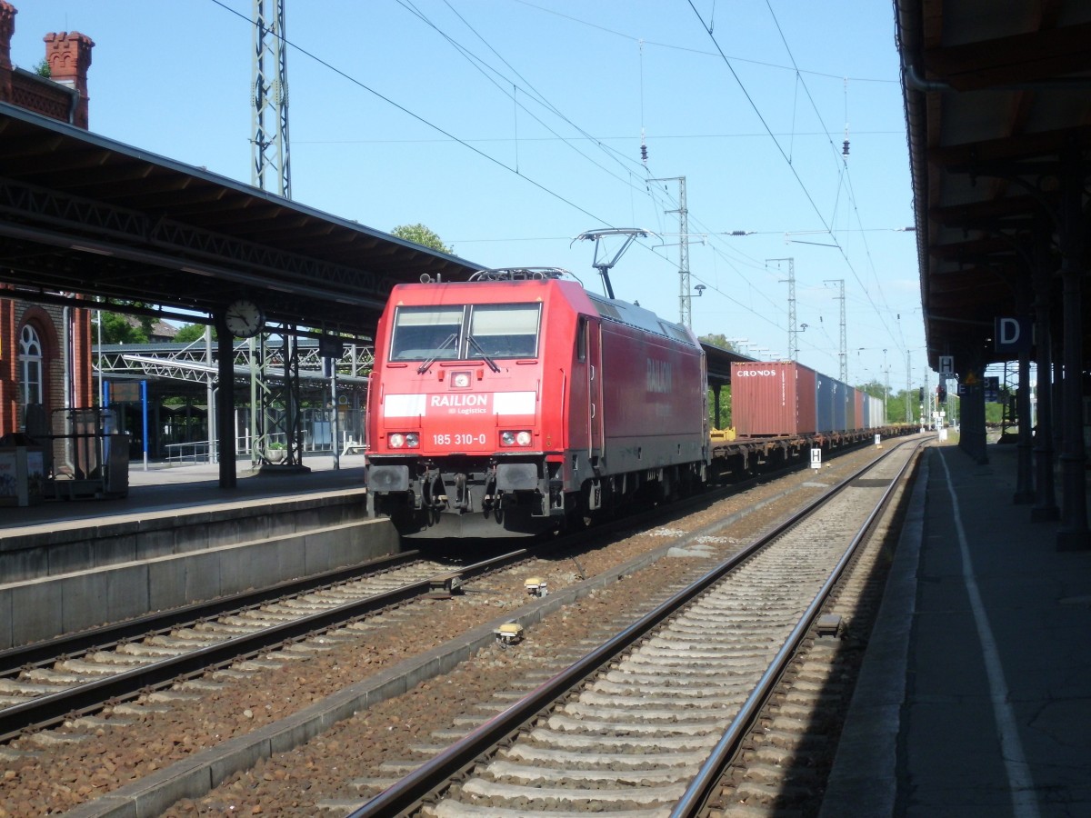 Am 24.05.2015 kam 185 310 mit ihrem Containerzug aus Richtung Berlin nach Stendal und fuhr weiter nach Salzwedel.