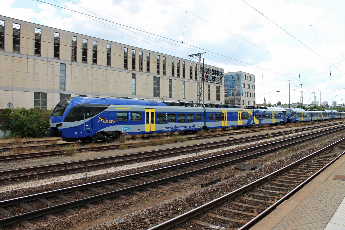 Am 24.06.2014 stand der Fabrikneue ET 351 (1 427 001-1) abgestellt in Regensburg Hbf.