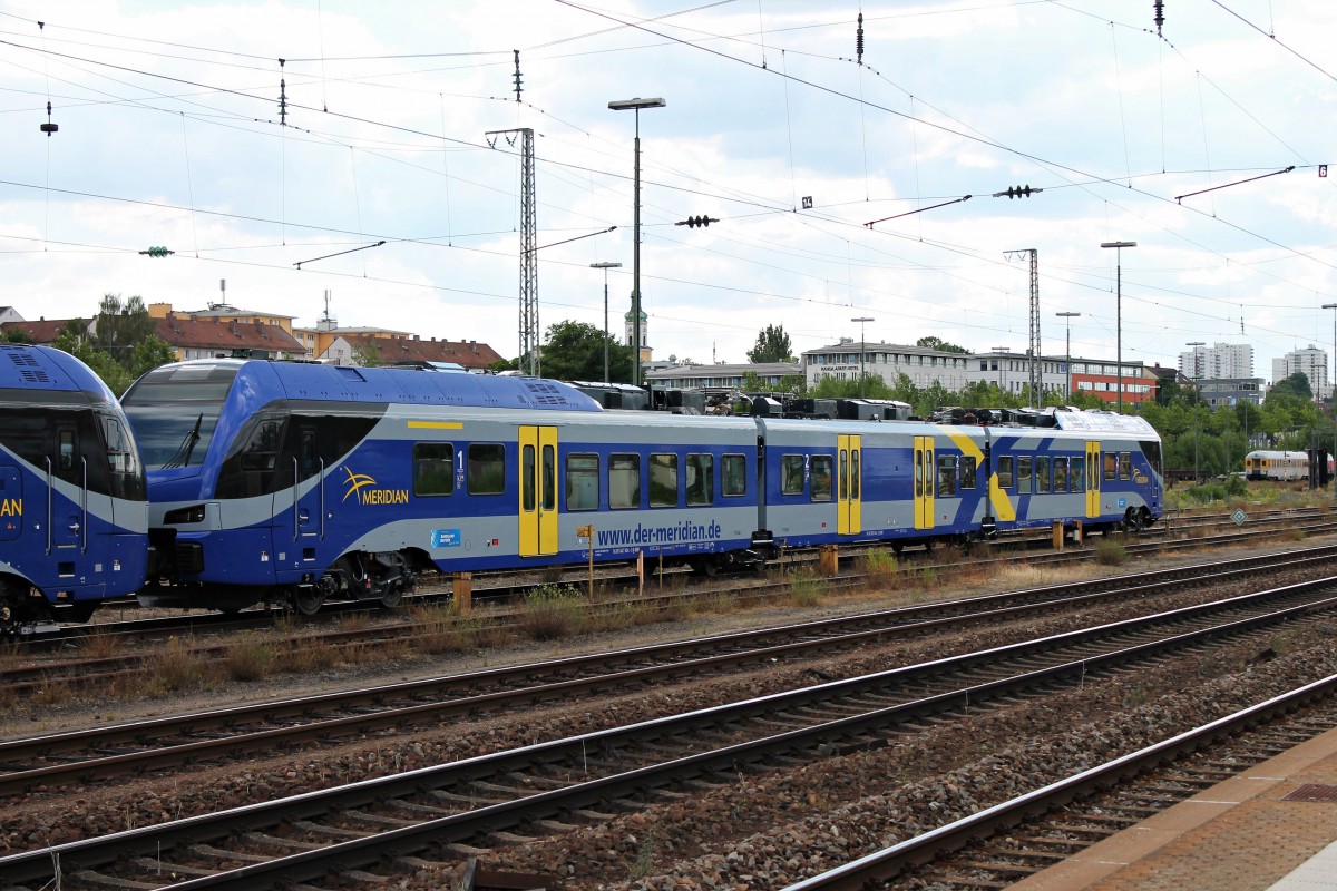 Am 24.06.2014 stand Meridian ET 354 (1 427 004-5) abgestellt mit den weiteren ET´s 352, 353, 351 in Regensburg Hbf.