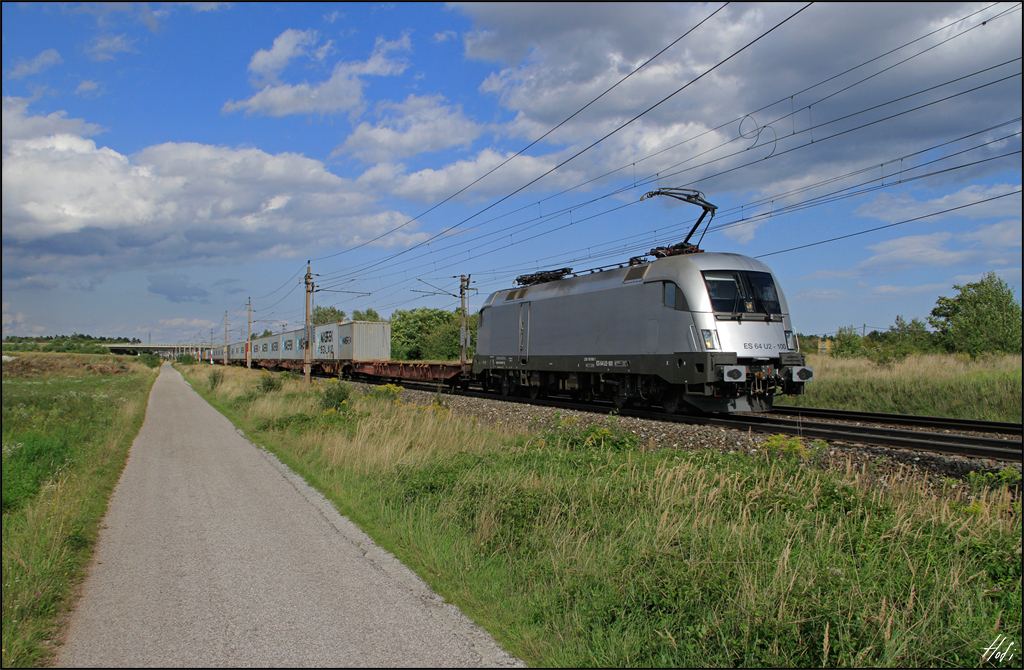 Am 24.08.14 überraschte mich 182.600 mit einem Containerzug bei Wr.Neustadt Ri. Neunkirchen/NÖ.