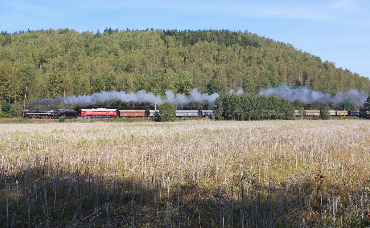 Am 24.09.16 war in Cheb Tag der Eisenbahn. Es fuhren viele Sonderzüge von Cheb nach Aš, Karlovy Vary, Mariánské Lázně, Plesná und Luby u Chebu. 556 0506 und T679 1600 mit Pn 67773 in Kynšperk nad Ohří.