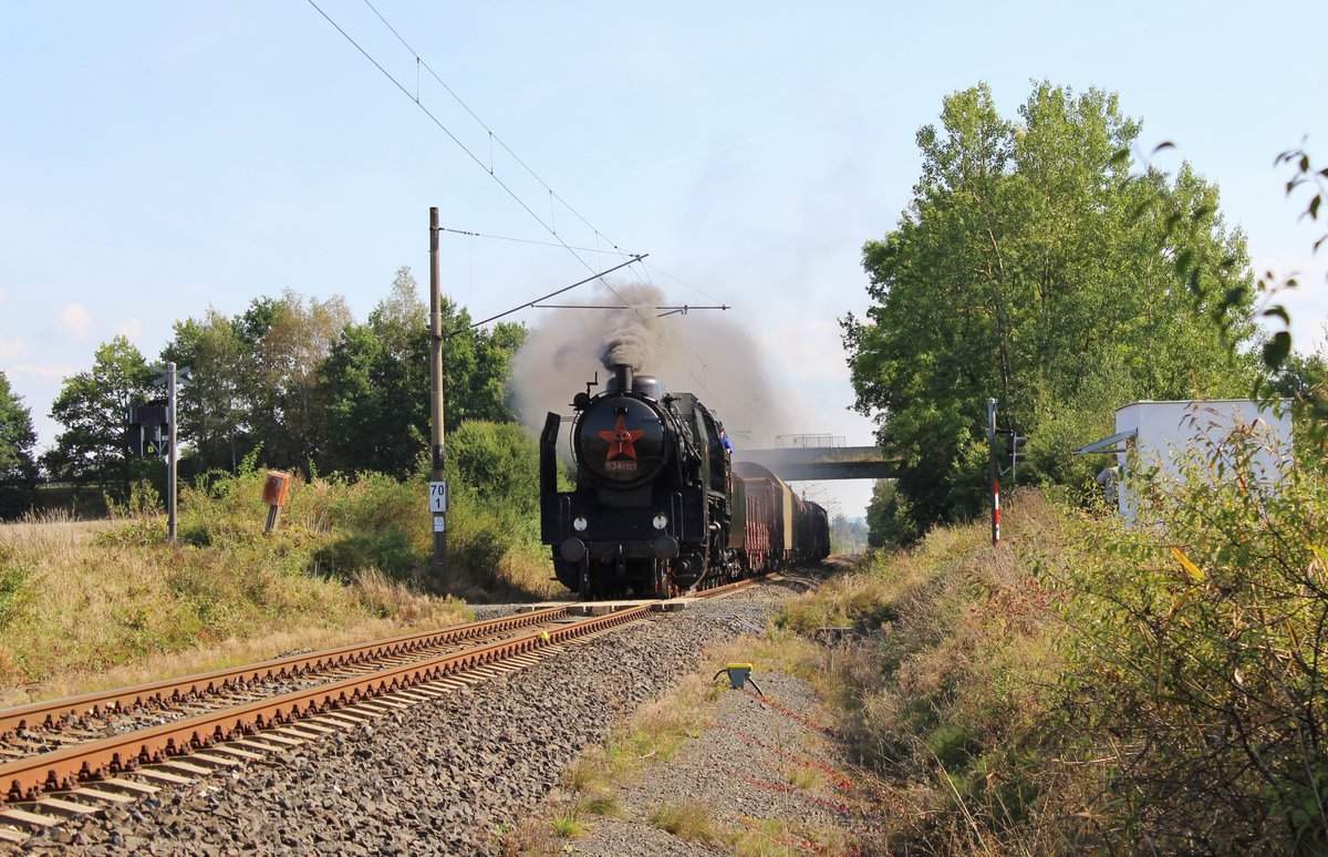 Am 24.09.16 war in Cheb Tag der Eisenbahn. Es fuhren viele Sonderzüge von Cheb nach Aš, Karlovy Vary, Mariánské Lázně, Plesná und Luby u Chebu. PN 52028 mit 534 0323 und T669 0001 bei Střížov.