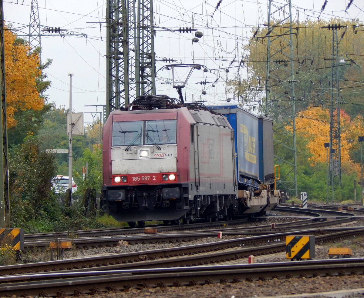 Am 24.10 ist die 185 597-2 der CrossRail von der rechten Rheinseite kommend durch Gremerg gefahren.

Gremberg 24.10.2015

