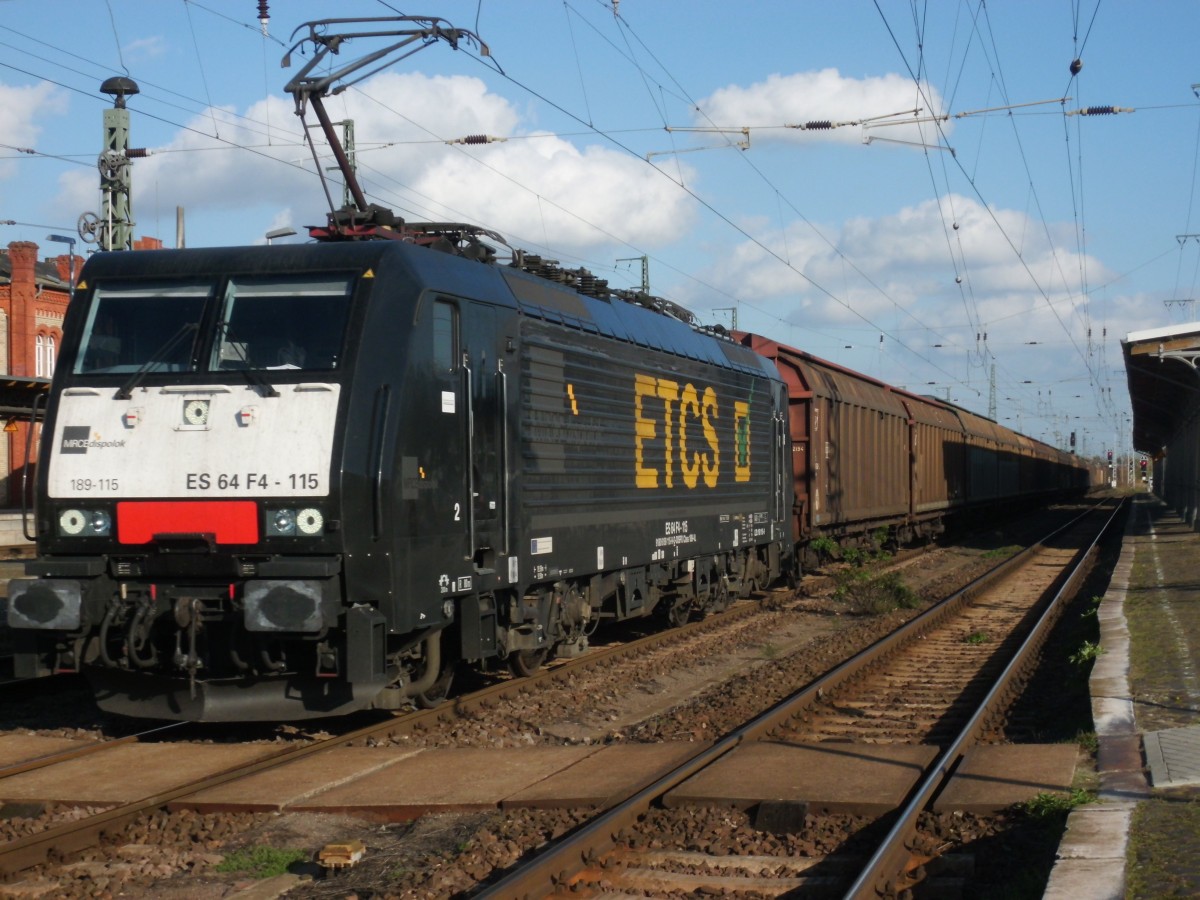 Am 24.10.2013 kam 189 115 mit einem Papierzug aus Richtung Magdeburg durch Stendal und fuhr weiter Richtung Wittenberge.