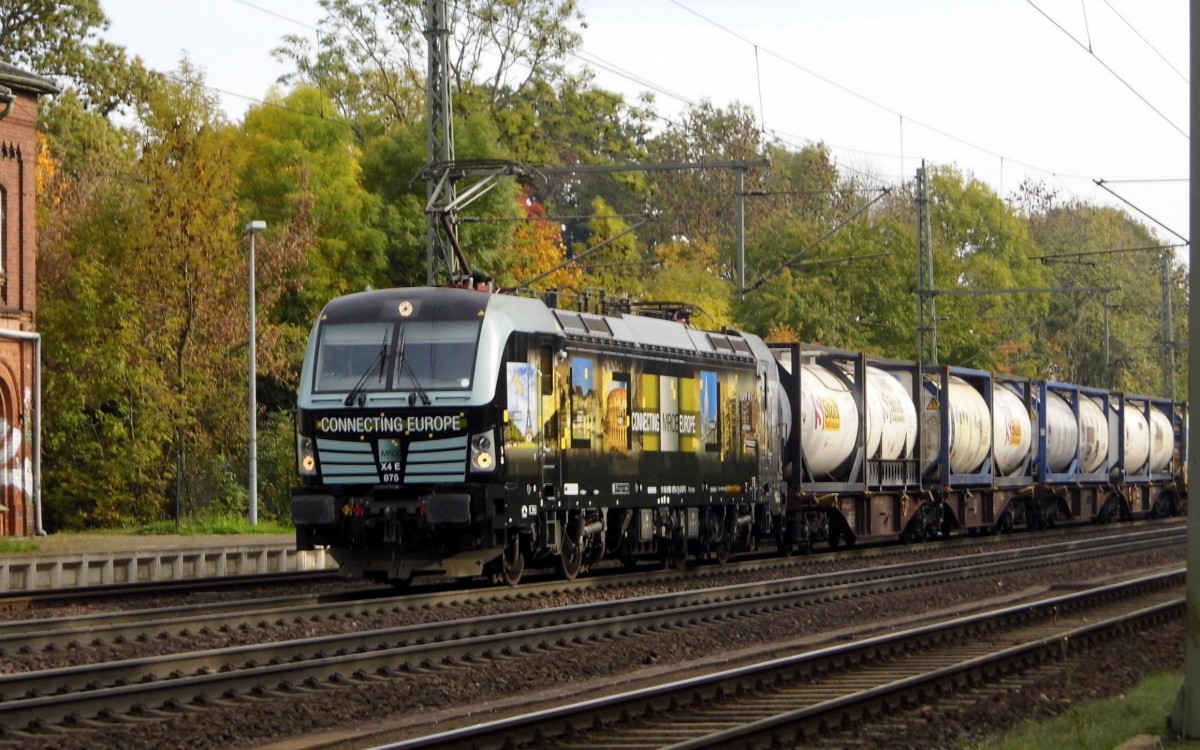 Am 24.10.2015 kam die 193 875-2 von der Rurtalbahn Cargo GmbH,(MRCE DISPO) aus Richtung Magdeburg nach Niederndodeleben und fuhr weiter in Richtung Braunschweig .