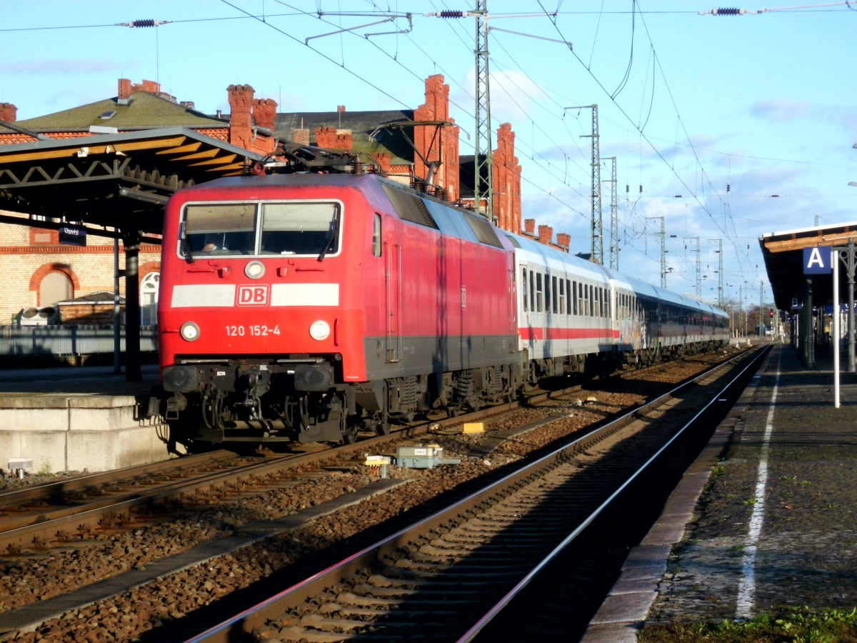 Am 24.11.2013 kam 120 152 mit dem IC 1917 von Berlin nach Stendal und dann weiter nach Karlsruhe. 