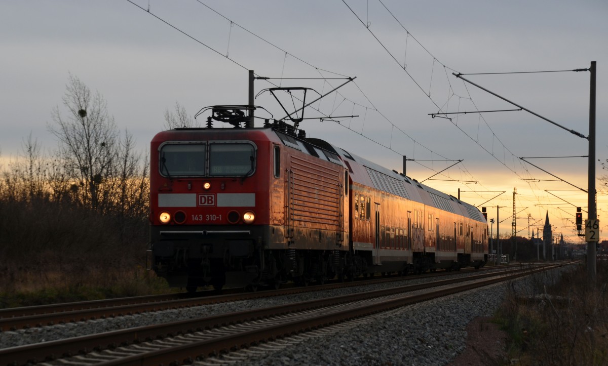 Am 24.12.13 fuhr 143 310 mit ihrer RB aus Leipzig durch Greppin nach Falkenberg(Elster)