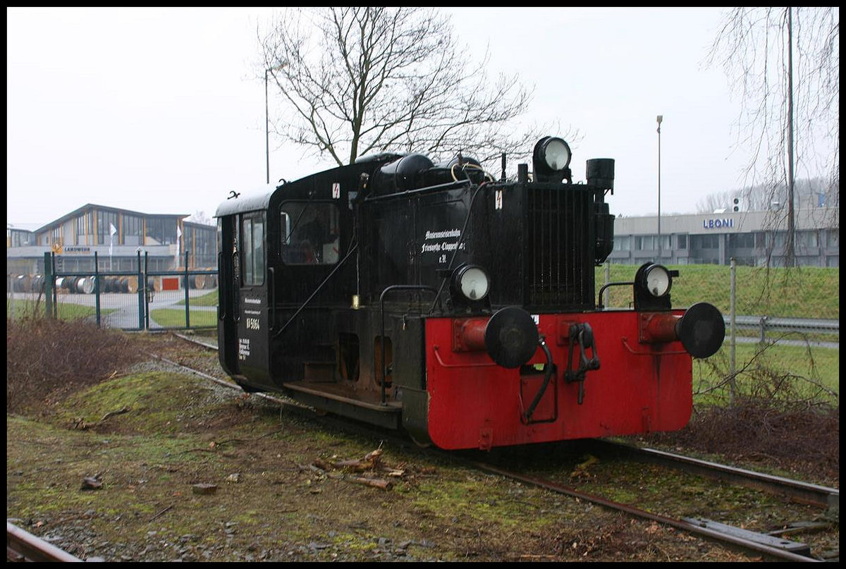 Am 24.2.2007 kam die Hammer V 200033 mit dem musealen Lübeck Büchener Doppelstockzug im Rahmen einer Sonderfahrt nach Friesoythe. Bei Ankunft in Friesoythe passierte der Zug die auf einem Werkanschluss in Friesoythe wartende Kö 5064 der Museumseisenbahn Friesoythe Cloppenburg, welche anschließend beim Rangieren behilflich war. 