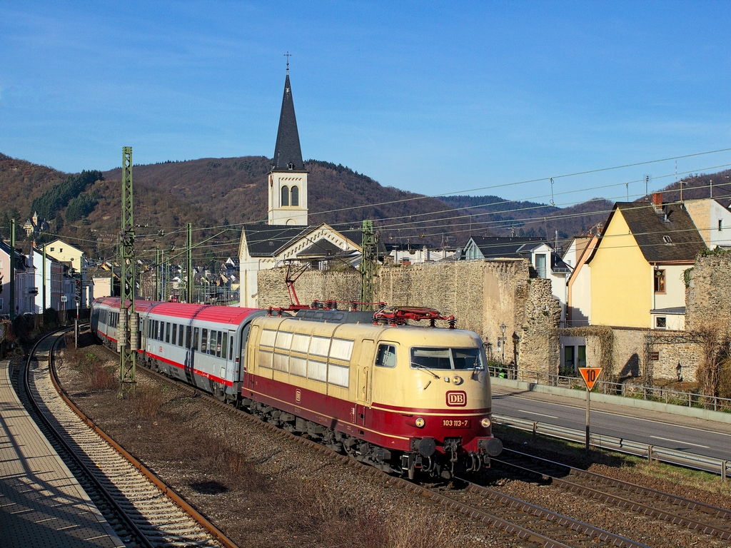 Am 24.2.2014 hatte 103 113 wieder die Aufgabe, den IC 119 nach Stuttgart zu bringen und durchfährt dabei immer Boppard