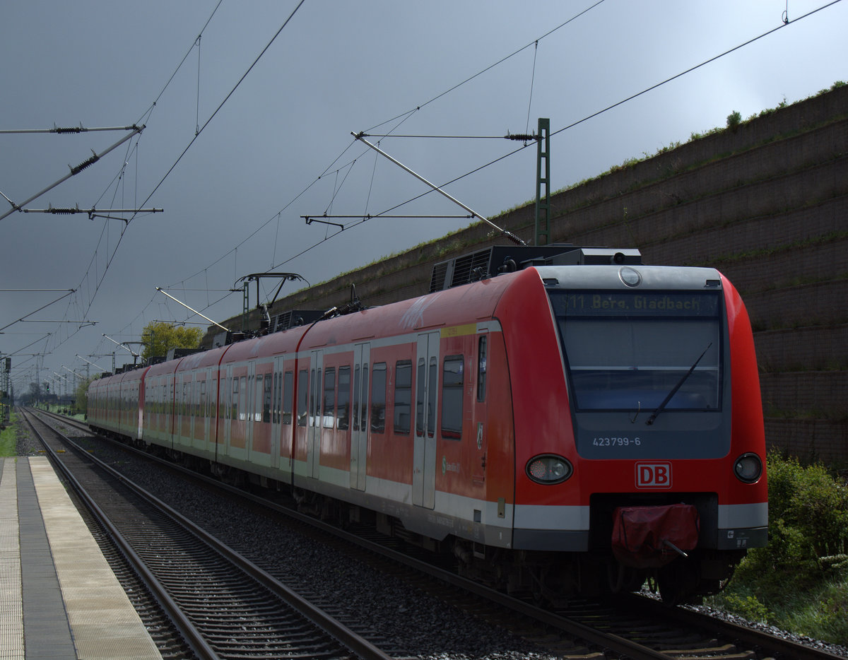 Am 24.4.16 fuhr 423 299 als S11 aus Allerheiligen nach Dormagen. 

Allerheiligen 24.04.2016