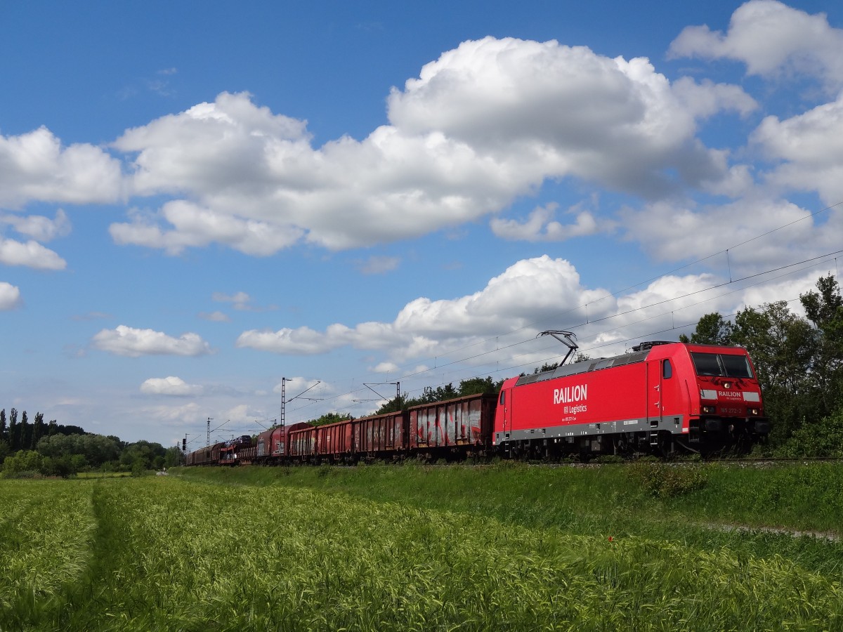 Am 24.5.14 fuhr 185 272 mit einem Mischer durch Thüngersheim richtung Würzburg. 
