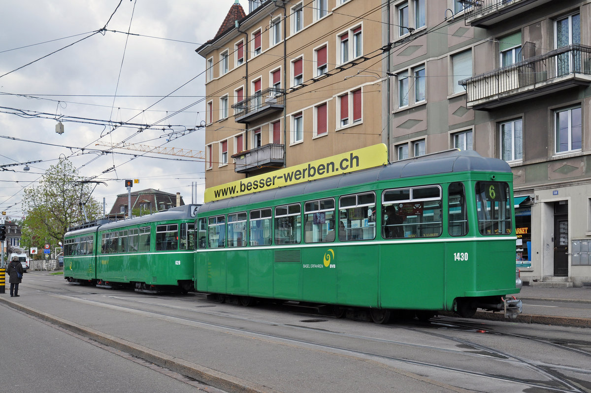 Am 24.April 2016 fand die Abschiedsfahrt für die Düwag, die das Straßenbild seit 1968 prägen, statt. Auf der Linie 6 Kurs 5 wurde der Düwag 628 zusammen mit dem B 1430, der älteste B4 der noch im Linieneinsatz steht, auf die Reise geschickt. Hier bedient die Komposition die Haltestelle Morgartenring. Zum Schluss möchte ich mich bei den beiden Wagenführern ganz herzlich bedanken für ihre Geduld, die sie uns Fotografen entgegenbrachten.