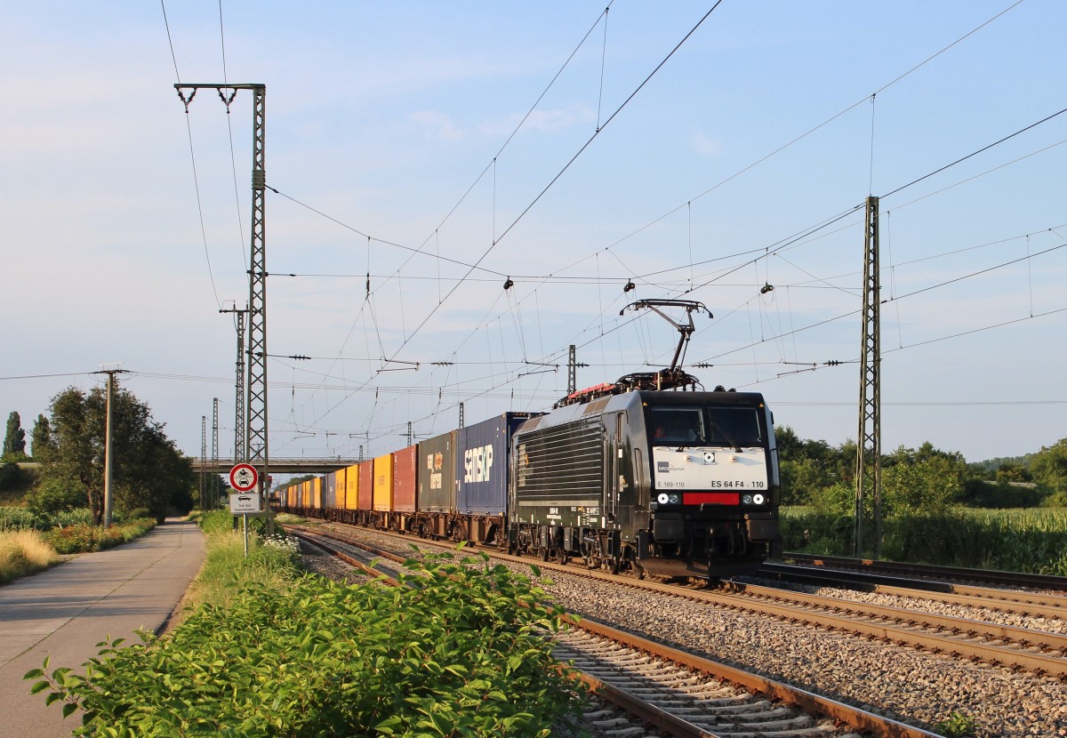 Am 24.Juli 2013 durchfuhr MRCE E189 110 mit Containern den Bahnhof Mllheim(Baden) in Richtung Basel.