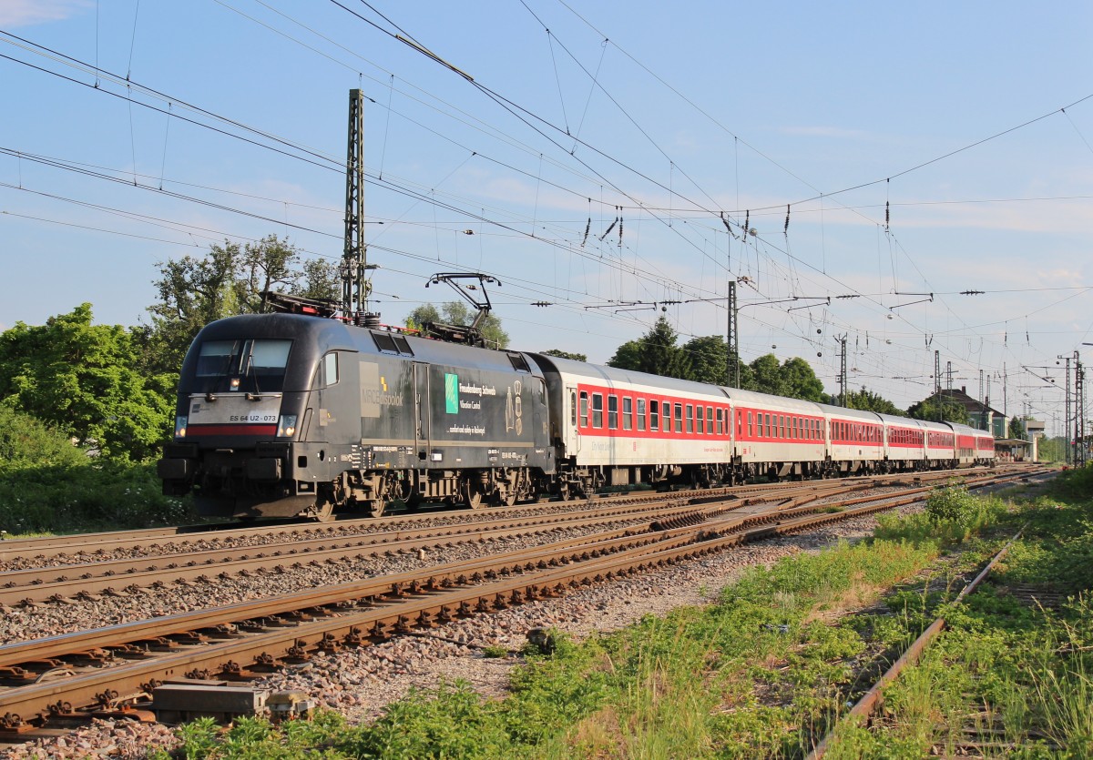 Am 24.Juli 2013 war MRCE/Freudenberg Schwab 182 573 mit einem CNL in Mllheim(Baden) auf dem Weg Richtung Norden.