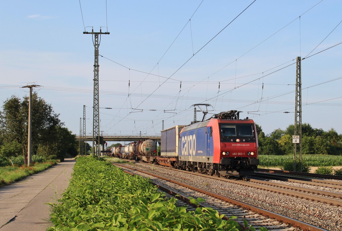 Am 24.Juli 2013 war SBBC 482 003 mit einem KLV-Zug in Mllheim(Baden) auf dem Weg Richtung Basel.