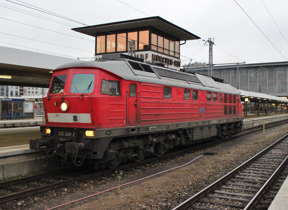 Am 24.November 2013 brachte DBSR 232 240 den Leerpark fr IC 2206 zum Mnchener Hbf. Hier ist sie spter wieder Lz auf dem Weg ins BW 1.