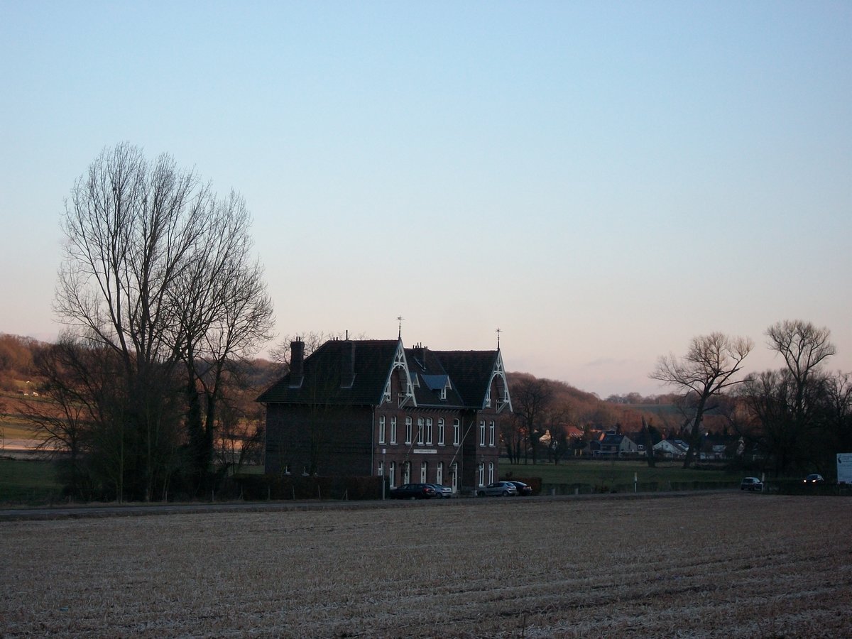 Am 25 Februar 2012 wurde der ehemahlige MIVB Bahnhof Neercanne -auf die Belgisch-Niederländische Grenze- fotografisch festgehalten.