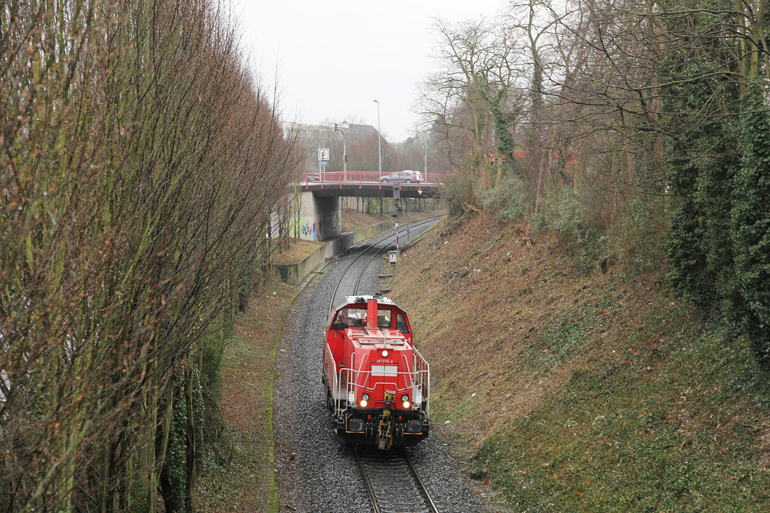 Am 25. Januar 2018 konnte ich in Höhe des Haltepunkts Aschaffenburg Süd 261 079 der DB Cargo fotografieren.
Leider hatte sie auf der Rückfahrt vom Hafen keine Wagen dabei.