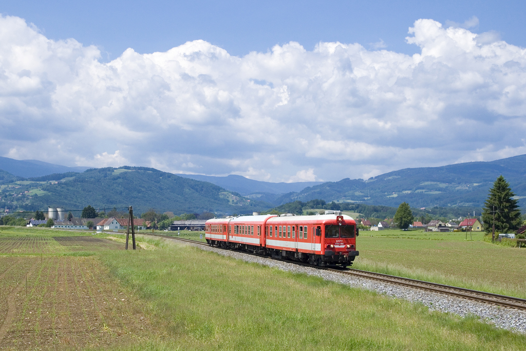 Am 25. Mai 2016 ist der Ultraschallmesszug der Magyar Államvasutak durch die schöne Weststeiermark unterwegs, hier zu sehen in Krottendorf an der Laßnitz.