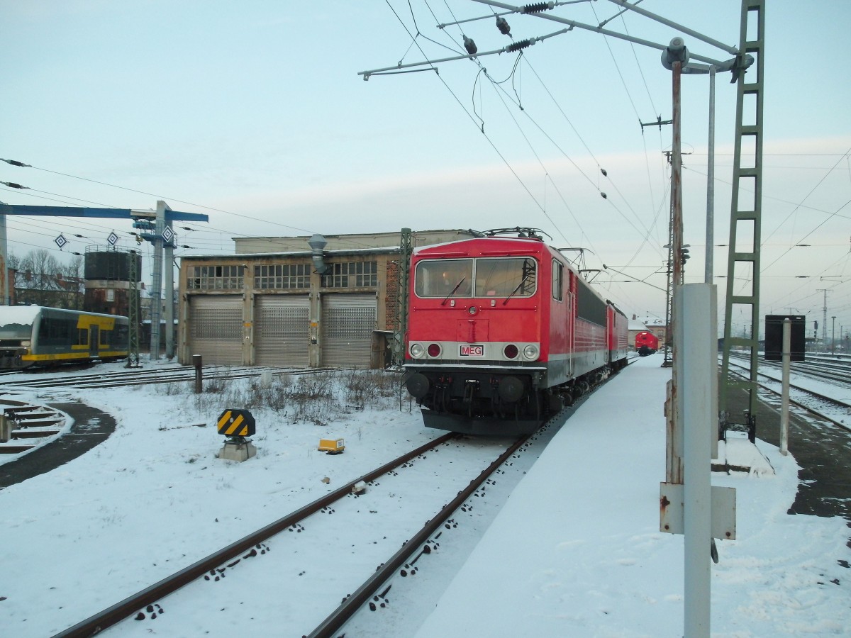 Am 25.01.2014 kam MEG 601 (143 179)mit MEG 708(155 046)nach Stendal.Die MEG 706(155 119)wurde von der MEG 601(143 179)aus dem Bw Stendal geholt und mit in den Zugverband eingebaut.Hier steh ich am Bahnsteig 7. 