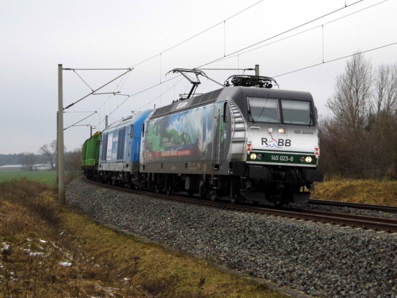 Am 25.01.2015 kamen die 253 015-8 und die 145 023-6 von der Press aus Richtung Borstel bei Stendal und fuhr weiter nach Stendal .