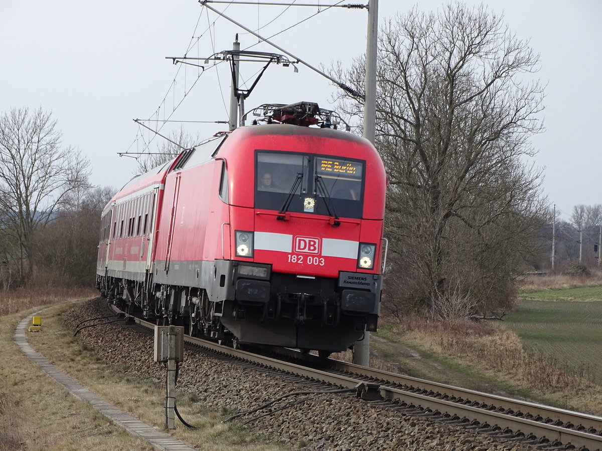 Am 25.02.2018 kam die 182 003 mit einem IRE aus Richtung Uelzen nach Stendal und fuhr weiter in Richtung Berlin.