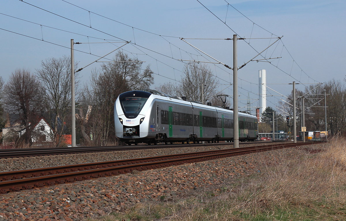 Am 25.03.2017 passiert 1440 213 mit dem RE26972 (Dresden Hbf - Hof Hbf)die Ortslage von Mosel.