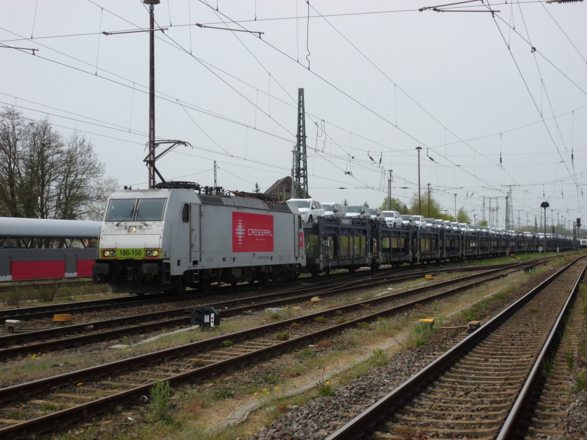 Am 25.04.2015 kam 186 150 mit ihrem Autozug aus Richtung Hannover nach Stendal und fuhr weiter nach Berlin.