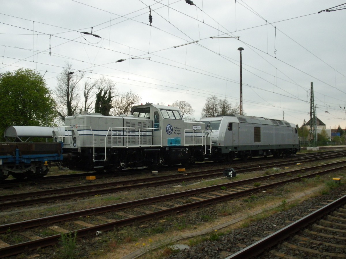 Am 25.04.2015 kam 76 110 mit einer neuen Baureihe(Hybrid 1002 003-4)nach Stendal und brachte sie in das Alstromwerk(RAW Stendal).