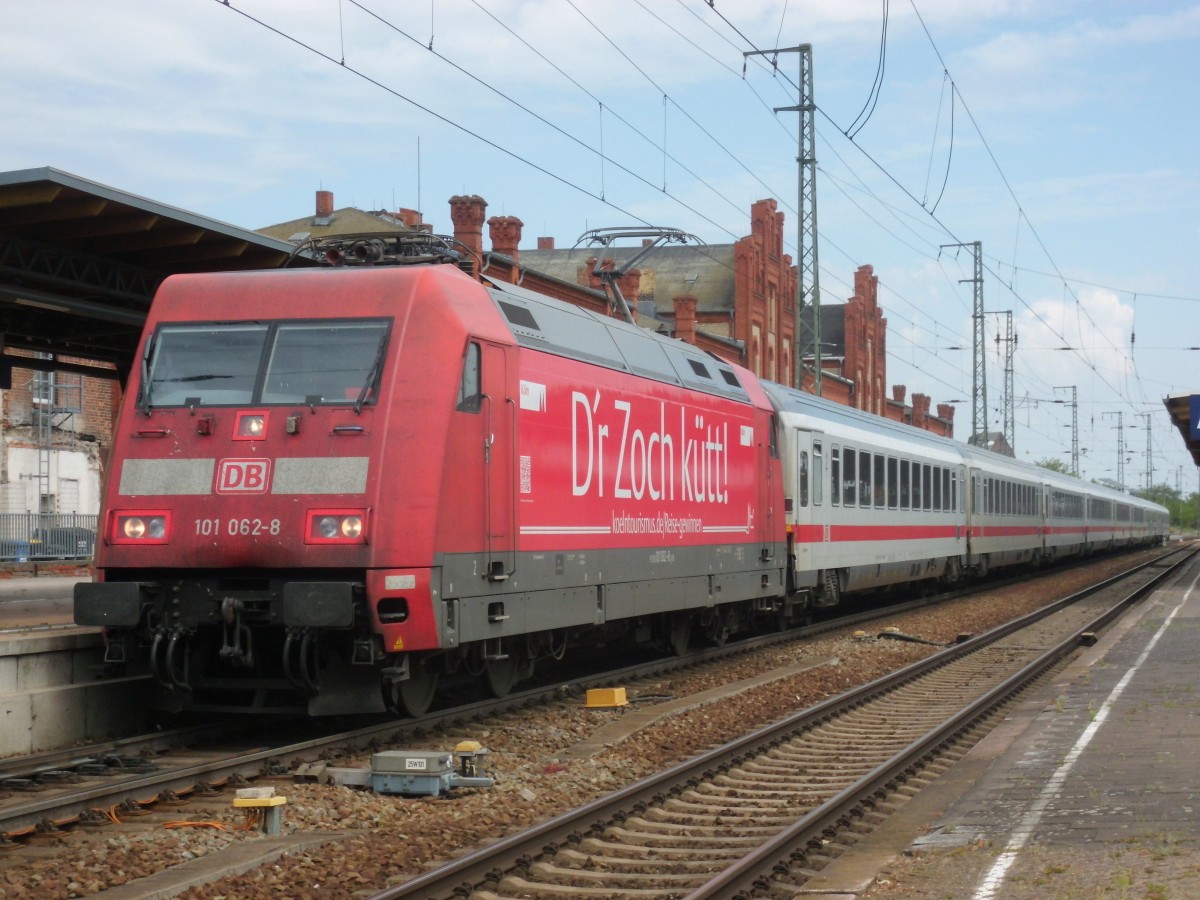Am 25.05.2015 kam die 101 062 mit ihrem IC 142 von Berlin nach Stendal und fuhr weiter in Richtung Amsterdam.