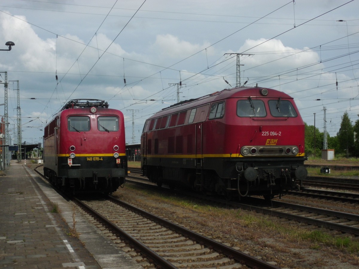 Am 25.05.2015 kam die EBM(225 094) mit 140 070 aus Richtung Hannover nach Stendal.Nach einem kurzem Tankstopp in Stendal ging es weiter nach Berlin.