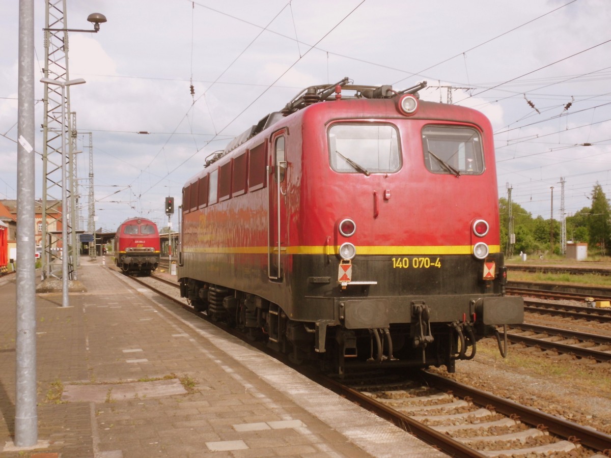 Am 25.05.2015 kam die EBM(225 094) mit 140 070 aus Richtung Hannover nach Stendal.Nach einem kurzem Tankstopp in Stendal ging es weiter nach Berlin.