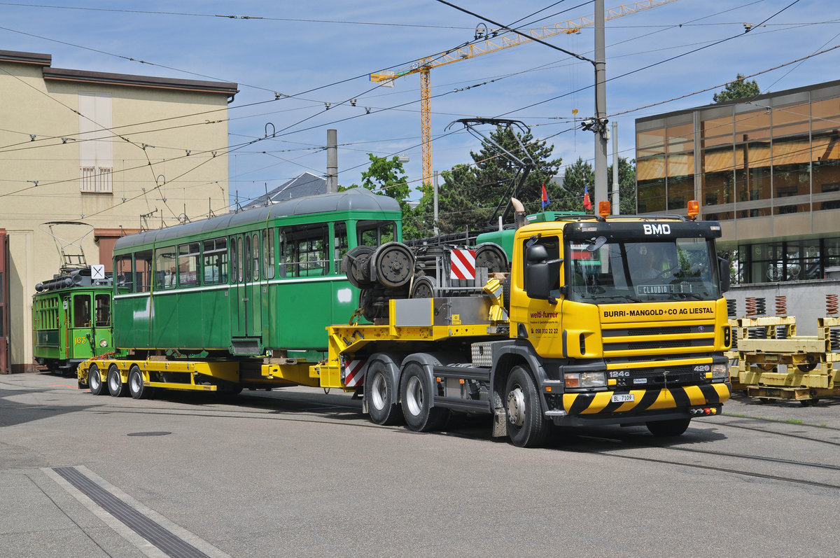 Am 25.05.2016 geht der B 1430 auf die letzte Reise. Hier verlässt der B 1430 auf dem Lastwagen die Hauptwerkstatt.