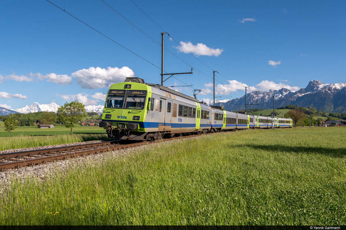Am 25.05.2021 ist BLS RBDe 565 723 unterwegs als S4 15467 von Thun nach Langnau i.E. und konnte hier nach der Abfahrt in Burgistein aufgenommen werden.