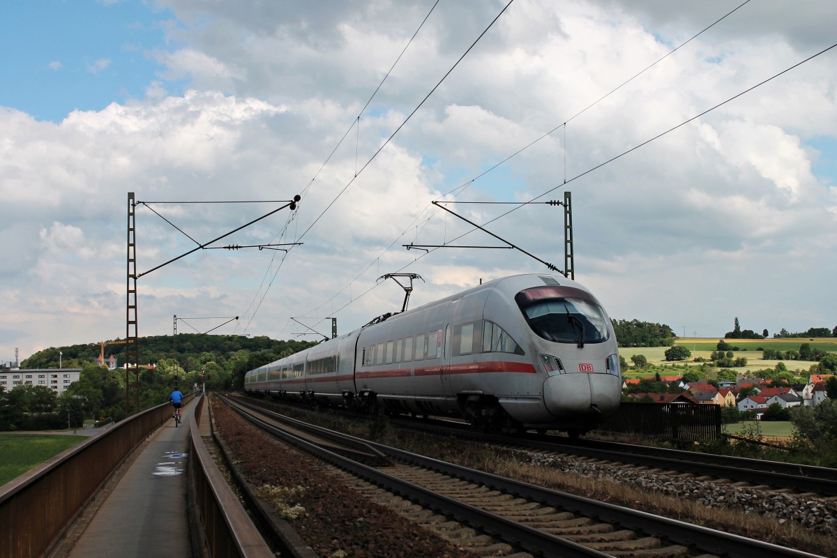 Am 25.06.2014 fuhr 411 075-5  Villingen-Schwenningen  über die Donaubrücke bei Mariaort in Richtung Regensburg.